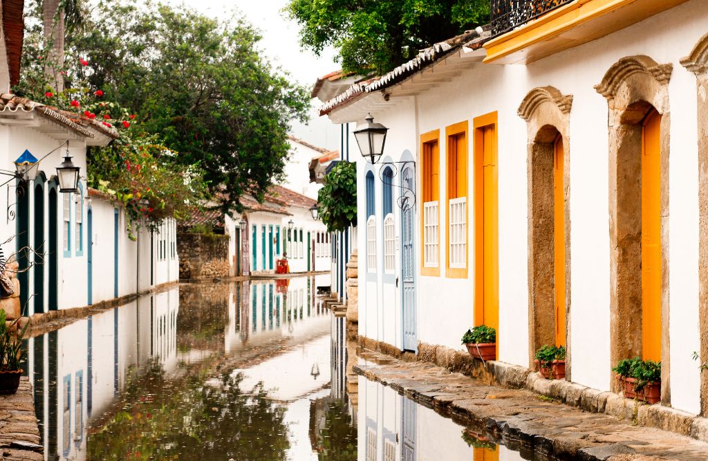 Paraty Brasil - Descubre sus playas, historia y encanto | ATM24h