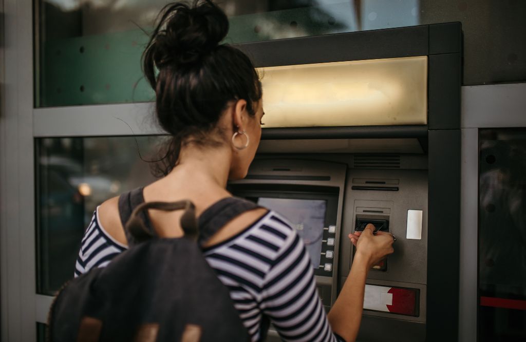 Como retirar dinero en brasil con tarjeta argentina | ATM24h