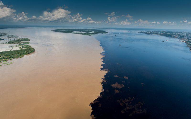 Encuentro de las Aguas: el fenómeno que divide dos ríos y encanta a Brasil Qué hacer en Manaos – 15 atracciones imperdibles en la capital de la Amazonía