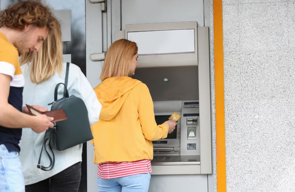 Cajero automático en el aeropuerto de Florianópolis: dónde retirar dinero con seguridad