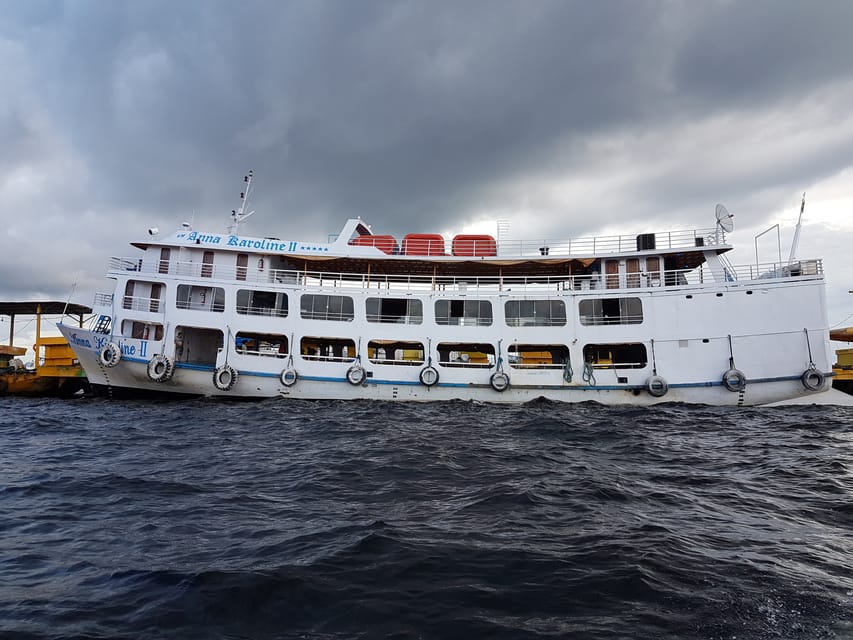 Boat tour in Manaus