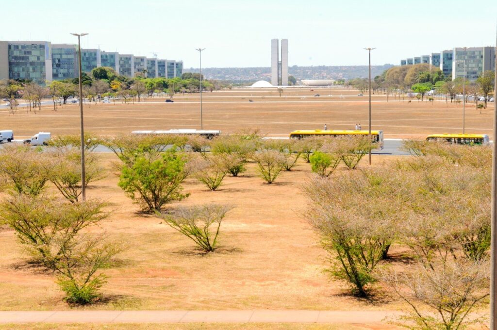 5 hottest months in Brasília
