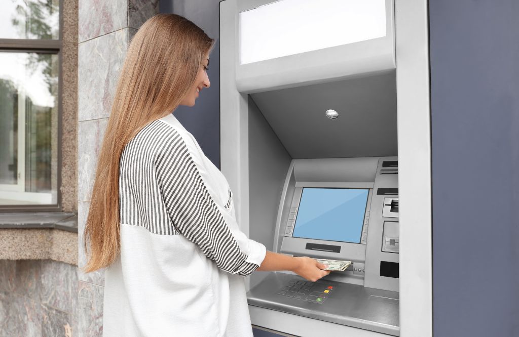 ATM at Curitiba Airport: where to withdraw money safely