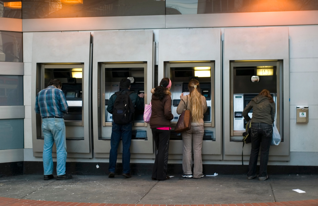 ATM at Curitiba Airport: where to withdraw money safely
